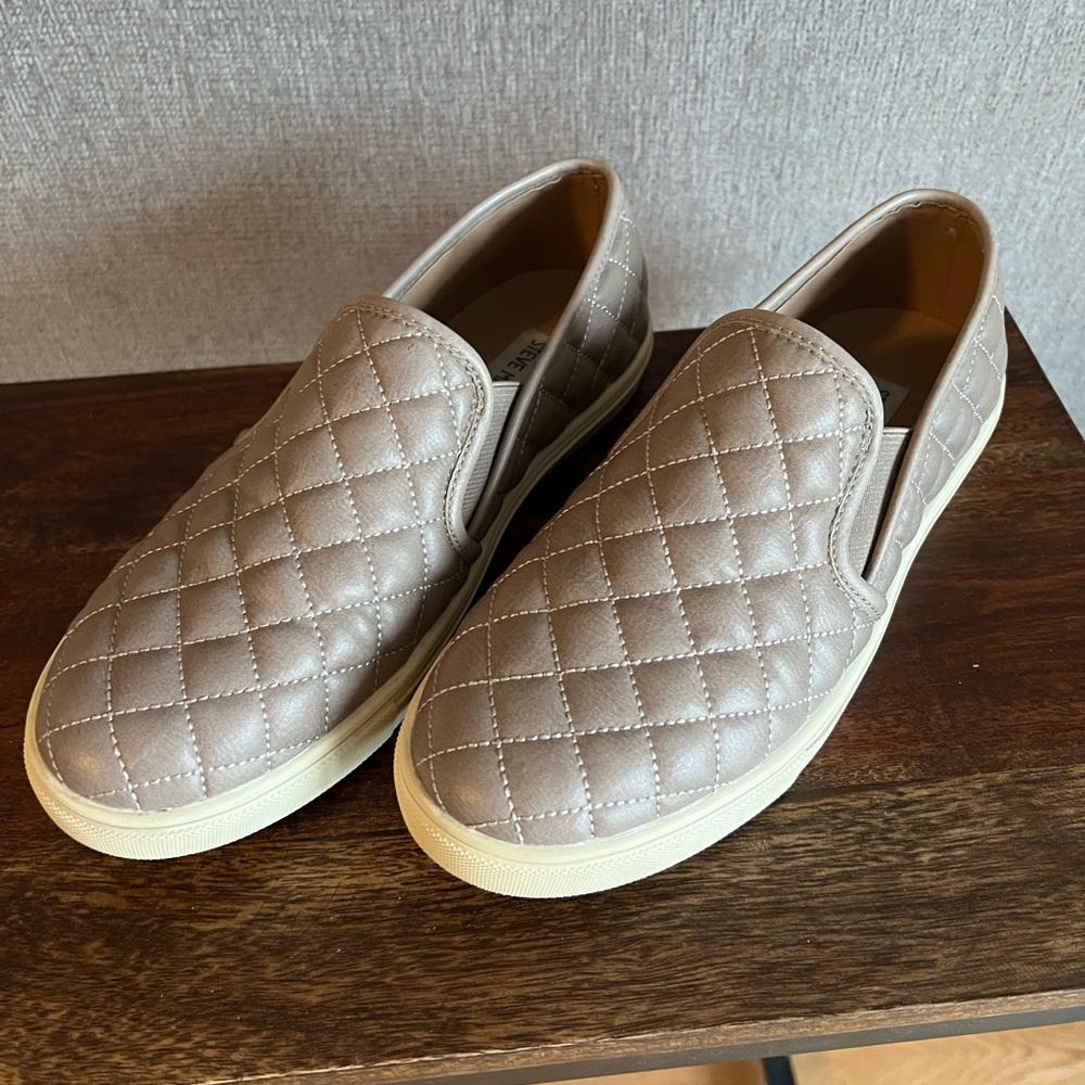 Steve Madden ECENTRCQ Size 8 Sneaker